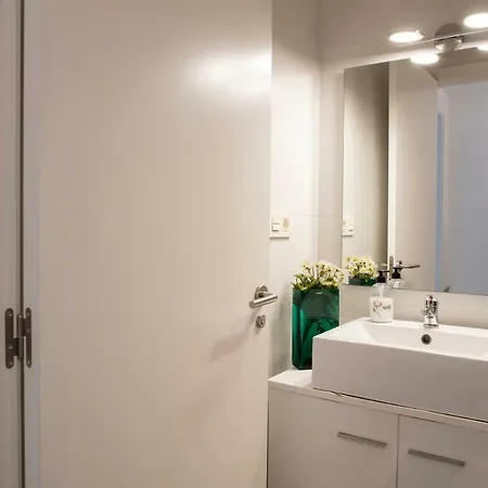 Beautiful One Bedroom Wifi Near Beach Apartment *